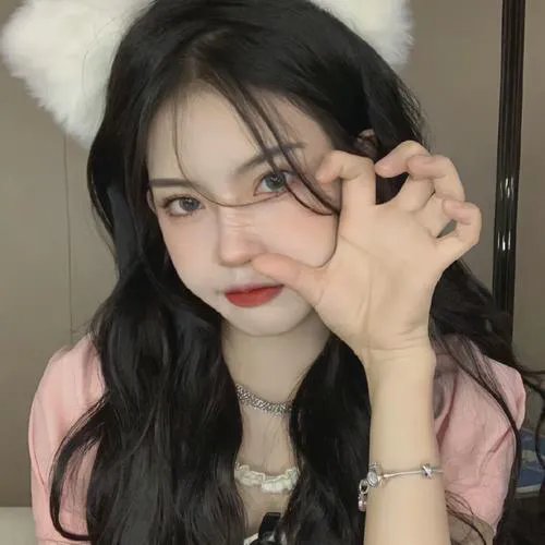 当红小花机场牵手女助理，后援会发声明，一夜之间引热议